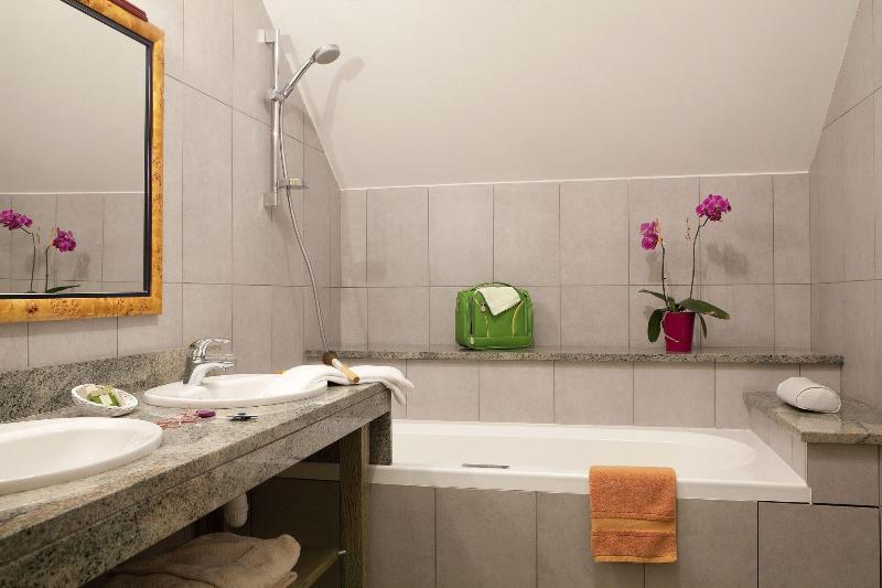 Logis Hotel O En Couleur Oucques-la-Nouvelle Esterno foto