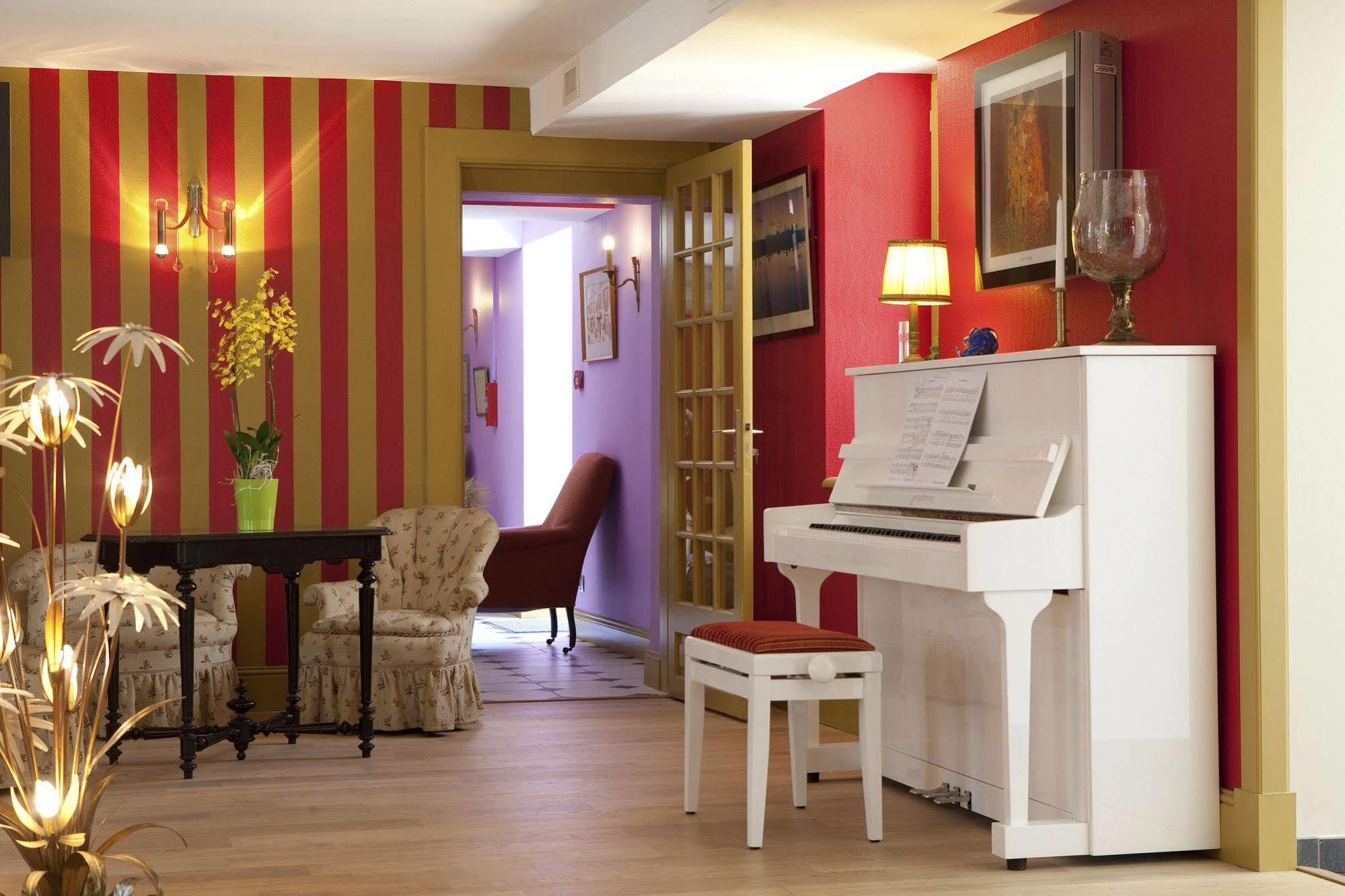 Logis Hotel O En Couleur Oucques-la-Nouvelle Esterno foto