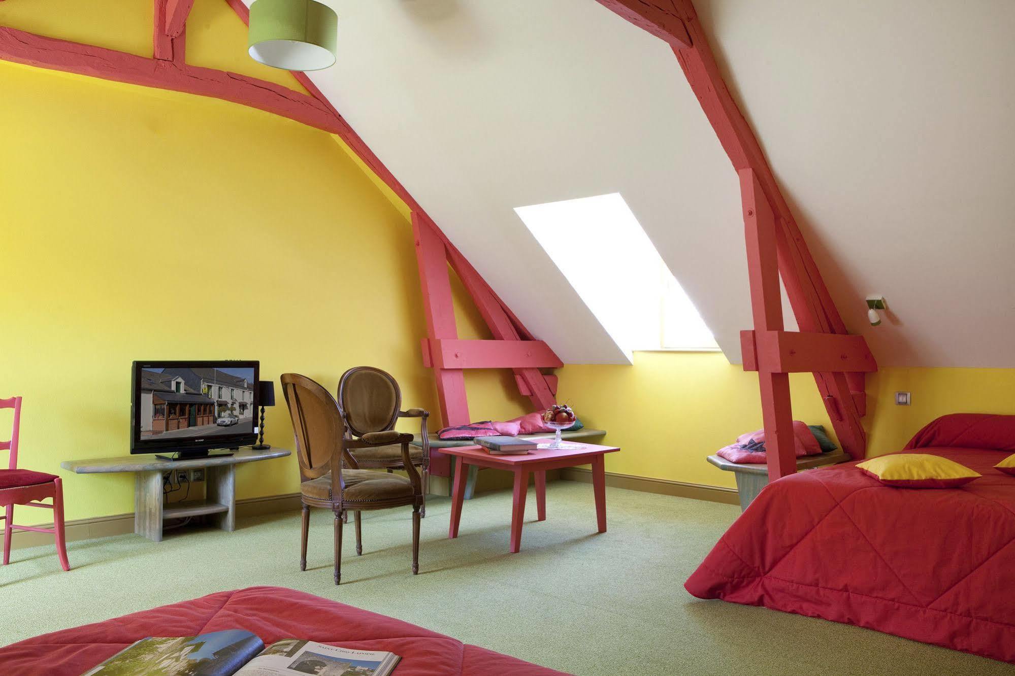 Logis Hotel O En Couleur Oucques-la-Nouvelle Esterno foto
